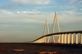 杭州湾跨海大桥——曾创长度世界纪录的跨海大桥